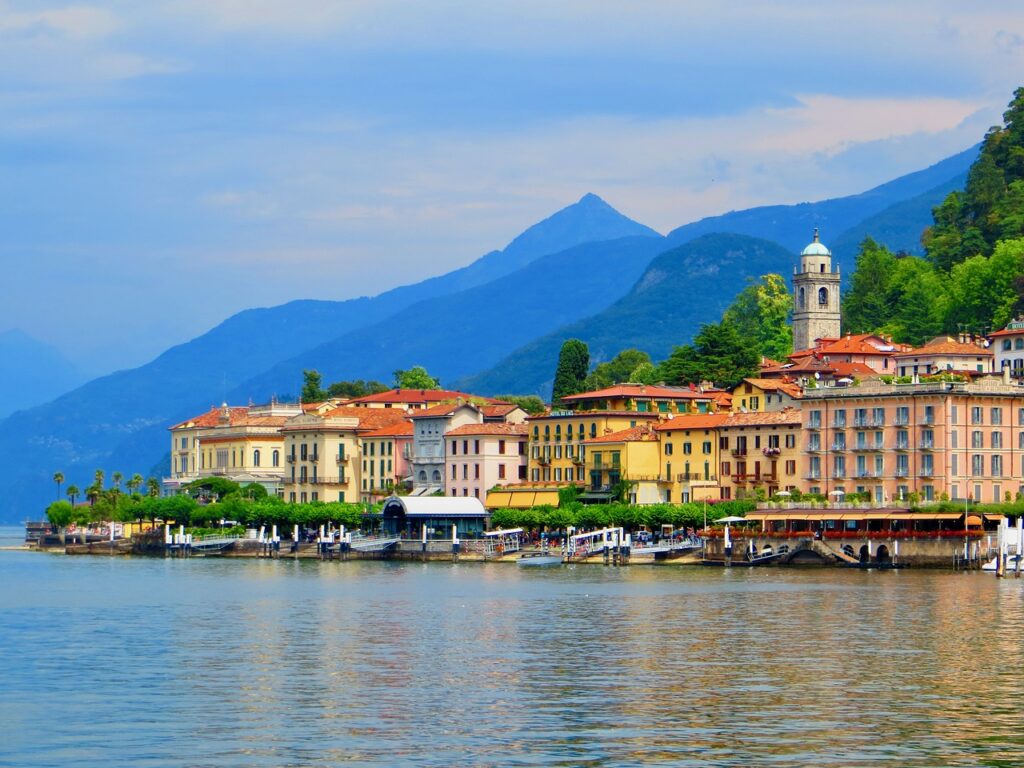 VON 4 AL 7 AUGUST VOLL!!

Haben Sie schon von dem Lago di Como gehört? Die schönste und am besten gehütete Geheimnis in Italien.

Am Fuße der Alpen, in Norditalien, Es ist einer der größten Seen in Italien, und sicher, einer der schönsten Plätze sollten Sie nicht verpassen.

Und Mailand mit seinem Dom, gilt als eine der schönsten Kathedralen der Welt. Wirst du es vermissen??