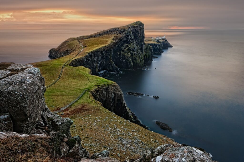 VON 1 AL 8 IM JUNI

Edinburgh, Die Highlands mit Loch Ness, die Insel Skye, spektakuläre Landschaft, Schlösser, Geschichte und Natur so besonders, dass man es mindestens einmal im Leben gesehen haben muss. Lass uns gehen?