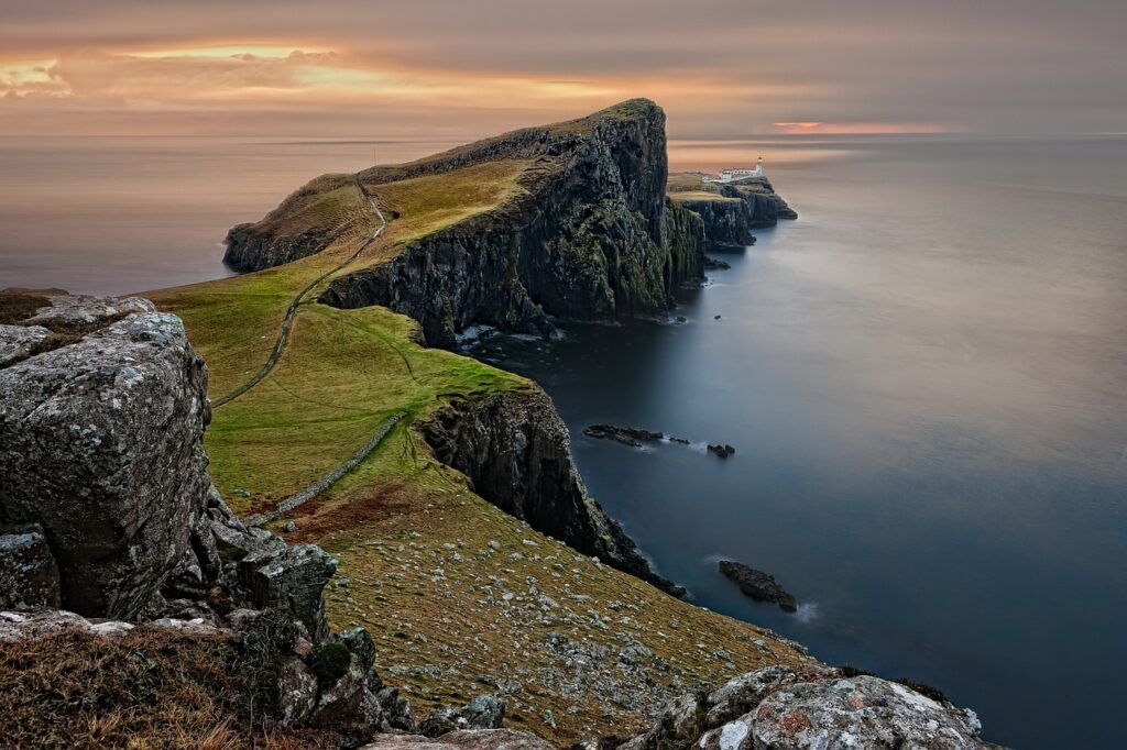 VON 1 AL 8 IM JUNI

Edinburgh, Die Highlands mit Loch Ness, die Insel Skye, spektakuläre Landschaft, Schlösser, Geschichte und Natur so besonders, dass man es mindestens einmal im Leben gesehen haben muss. Lass uns gehen?