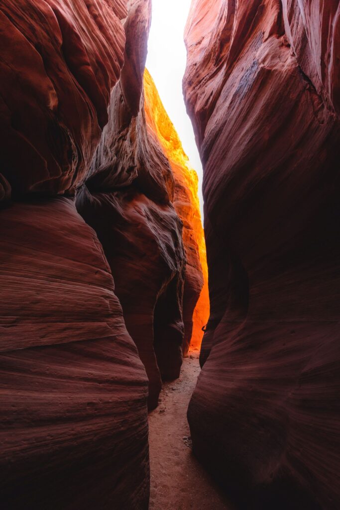 DEL 4 AL 11 DE MAYO
Jordania es un territorio empapado de historia, un país con una belleza mágica, es un destino obligado para todos los amantes de los viajes.
 Petra, una de las 7 maravillas del mundo, es la joya de Jordania, pero también lo son dormir en una haima bajo el cielo estrellado de Wadi Rum, recorrer los Castillos del desierto como Lawrence de Arabia, perderse en su capital Amman o flotar en las aguas del Mar Muerto.