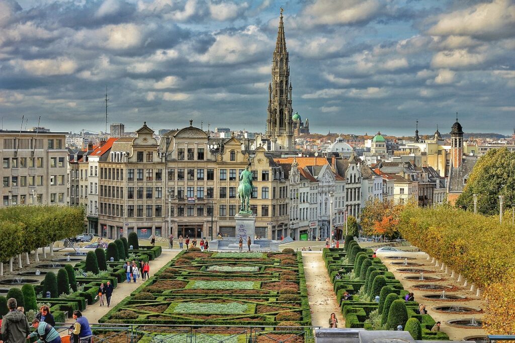 VON 7 AL 11 DE SEPTIEMBRE

Aprovechando el Puente nos vamos a Bélgica!! 

Pocos países hay como Bélgica capaces de aunar en uno solo tanta historia y tanta belleza en sus ciudades. Es este país el lugar perfecto para disfrutar de su excepcional arte, para visitar sus muestras del Renacimiento, del Barroco o del Gótico. Historia, Cerveza, Chocolate, Comics ... es gibt so vieUnter Ausnutzung der Sant Joan Brücke fahren wir nach Belgienida.